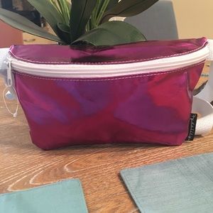 NWOT• FANNY PACK/BELT BAG HOLOGRAPHIC